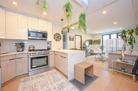 116-17 Grosvenor Ln #3A, New York, NY 11418
