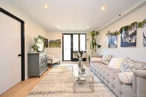 116-17 Grosvenor Ln #3A, New York, NY 11418