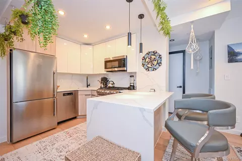 116-17 Grosvenor Ln #3A, New York, NY 11418