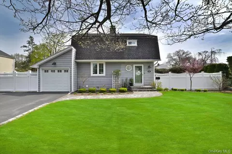 88 Webster St, North Hempstead, NY 11590