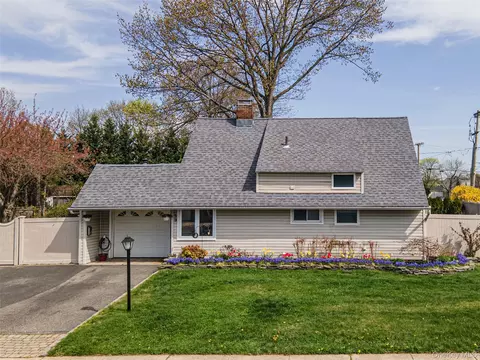 59 Orchid Rd, Levittown, NY 11756