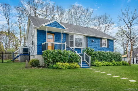 30 Erving Ave, Brookhaven, NY 11772