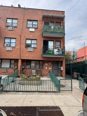34-26 10th St, Astoria, NY 11106