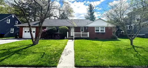 16 Beechwood Ter, Poughkeepsie, NY 12601
