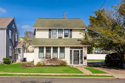 154 Elmwood St, North Hempstead, NY 11590