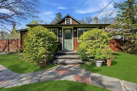 2 Isis Rd, Rocky Point, NY 11778