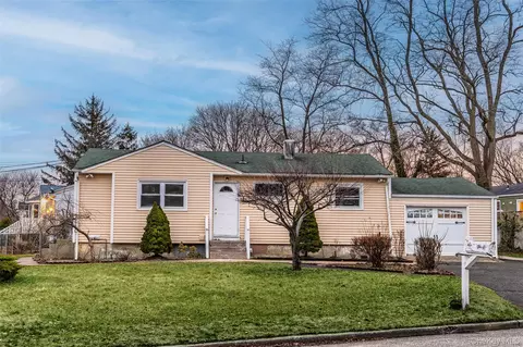 2502 Race Ave, Medford, NY 11763