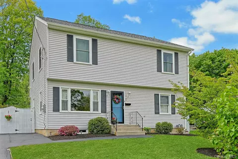 17 N Park Ave, Clarkstown, NY 10954