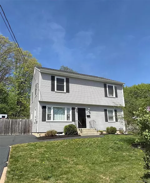 17 N Park Ave, Clarkstown, NY 10954