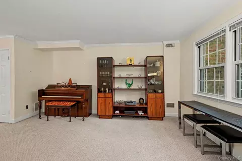 Living - 95 Georgia Ave, Yonkers, NY 10708 photo 3 of 3
