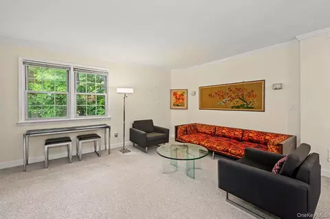 Living - 95 Georgia Ave, Yonkers, NY 10708 photo 2 of 3