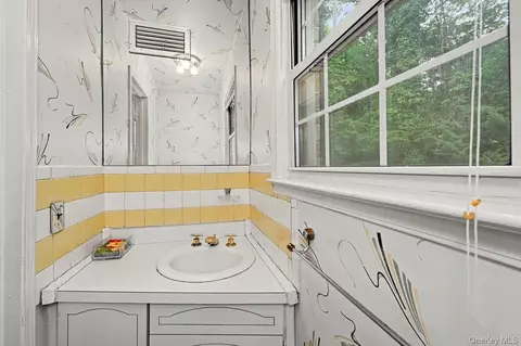 Bath - 95 Georgia Ave, Yonkers, NY 10708 photo 1 of 3