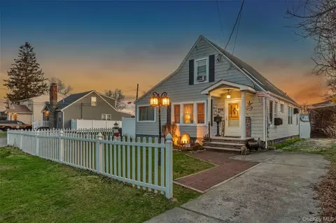 708 Prospect Pl, Bellmore, NY 11710