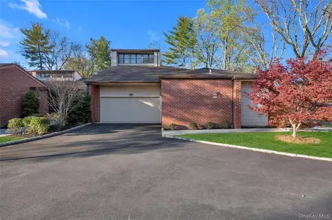 115 Eagles Cres, North Hempstead, NY 11030