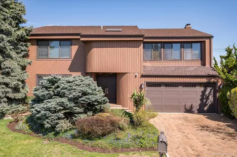 25 Princeton Dr, Syosset, NY 11791