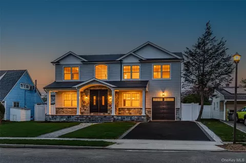 12 Patience Ln, Westbury, NY 11590