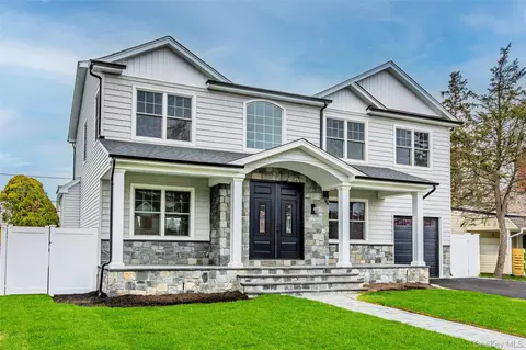 12 Patience Ln, Westbury, NY 11590