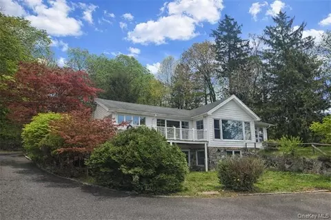 355 E Shore Rd, North Hempstead, NY 11023