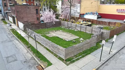 59 Chambers St, Newburgh City, NY 12550