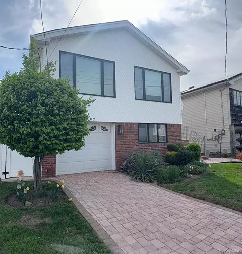 16207 85th St, Howard Beach, NY 11414