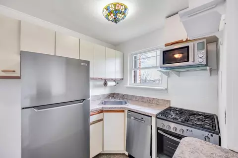 Kitchen - 63 Fairharbor Drive 63 #63 ( 4), Patchogue, NY 11772 photo 1 of 3