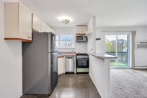 Kitchen - 63 Fairharbor Drive 63 #63 ( 4), Patchogue, NY 11772 photo 2 of 3