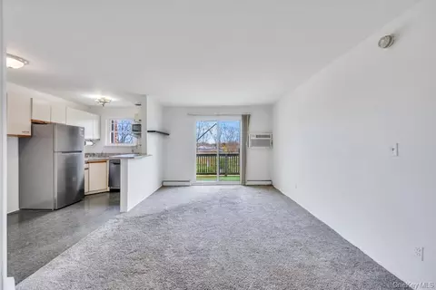Living - 63 Fairharbor Drive 63 #63 ( 4), Patchogue, NY 11772 photo 4 of 5