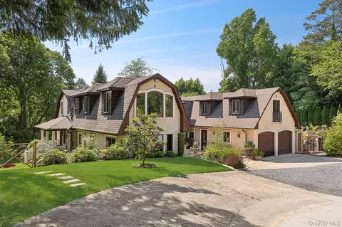 91 Crescent Beach Rd, Glen Cove, NY 11542