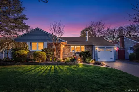 2489 Eileen Rd, Oceanside, NY 11572