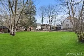 35 Dunderberg Rd, Woodbury, NY 10917