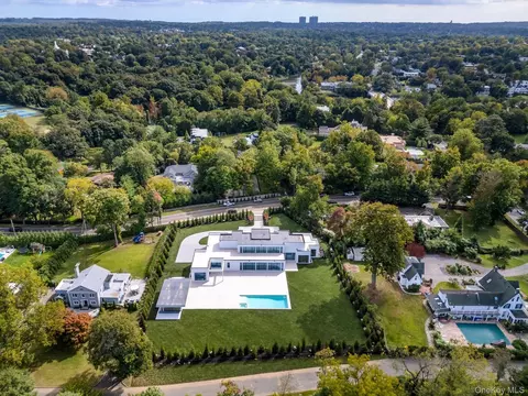 367 E Shore Rd # A, North Hempstead, NY 11023