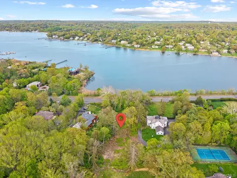 367 E Shore Rd # A, North Hempstead, NY 11023