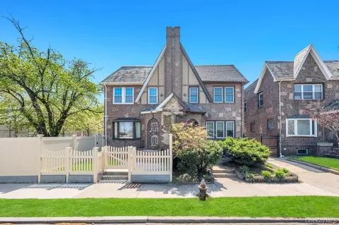 164-26 Grand Central Pkwy, Jamaica, NY 11432