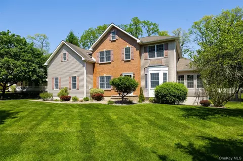 25 Evergreen Ave, Poughkeepsie, NY 12601
