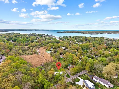 107 Wildwood Rd, North Hempstead, NY 11024