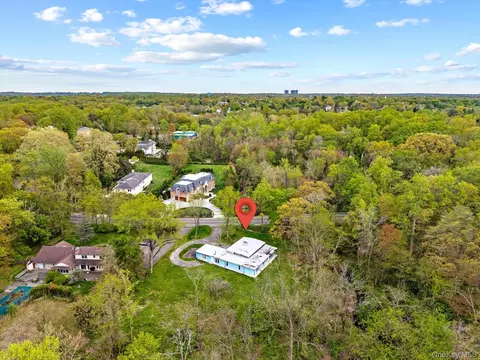 107 Wildwood Rd, North Hempstead, NY 11024