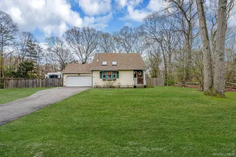 248 Revilo Ave, Shirley, NY 11967