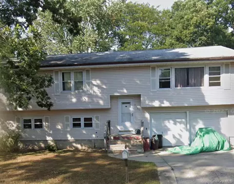 4921 Express Dr S, Ronkonkoma, NY 11779