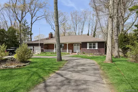 680 Westview Dr, Mattituck, NY 11952