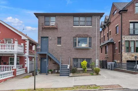 20-49 49th St, Astoria, NY 11105