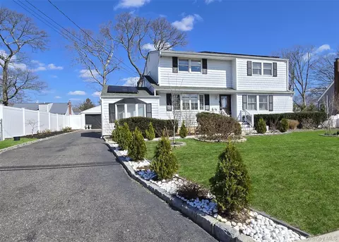 17 Gregory Dr, Lake Ronkonkoma, NY 11779