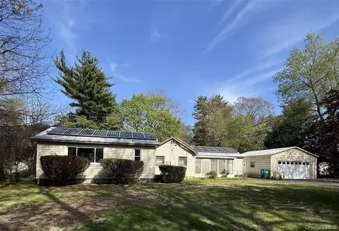 15 Hamilton Rd, East Fishkill, NY 12533