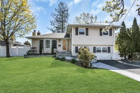 449 2nd Ave, Massapequa Park, NY 11762