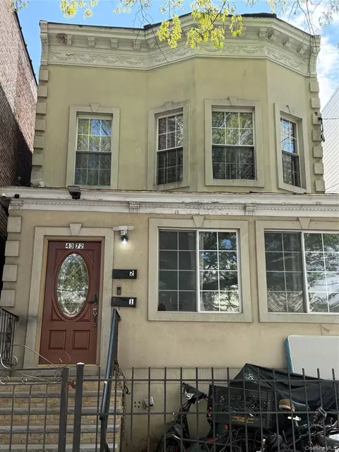4372 Carpenter Ave, New York, NY 10466