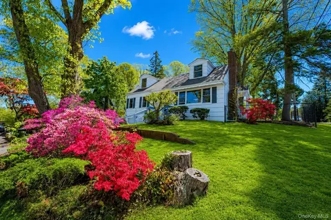 10 Mckenzie St, Huntington, NY 11743
