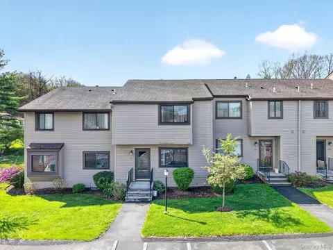 11 Squires Gate UNIT B, Poughkeepsie, NY 12603