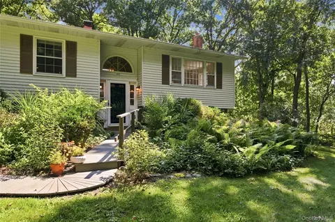 60 Camp Dr, Clinton, NY 12572