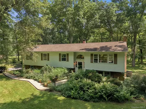 60 Camp Dr, Clinton, NY 12572