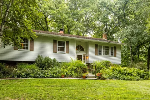 60 Camp Dr, Clinton, NY 12572