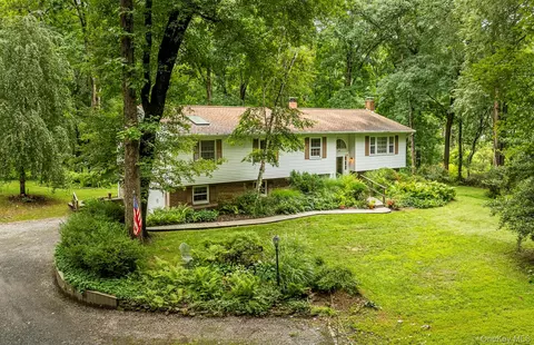 60 Camp Dr, Clinton, NY 12572